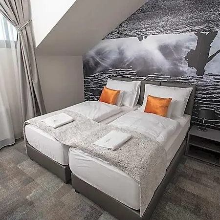 Artis Boutique Hotel 4*