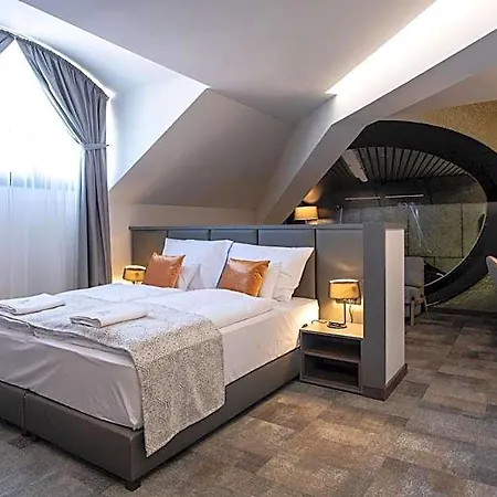 Artis Boutique 4*