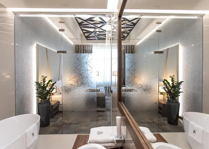 Artis Boutique Hotel 4*